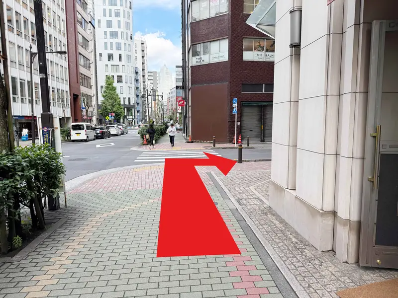 ホテルモントレ銀座の角を右折